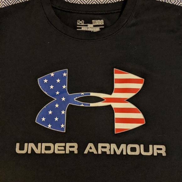 Under Armour top with patriotic details - Picture 4 of 5